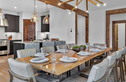 Baldy Mountain House | Stylish Mountain Escape | Cherrybrook Chalet