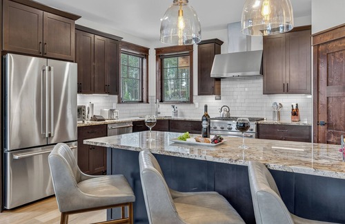 Baldy Mountain House | Stylish Mountain Escape | Cherrybrook Chalet
