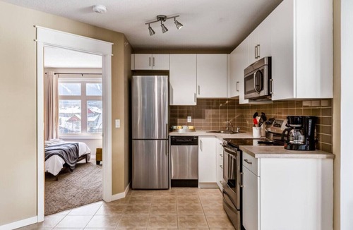 Cougar Creek Condo | Stylish Mountain View Condo with Gym