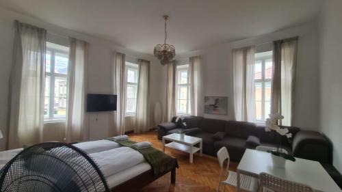Landstrasse Apartment | Stylish Multi Apt Perfect for Group Stays