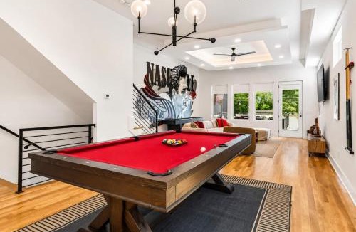 Haynes Area House | Stylish Multi-Level Retreat Rooftop & Pool Table
