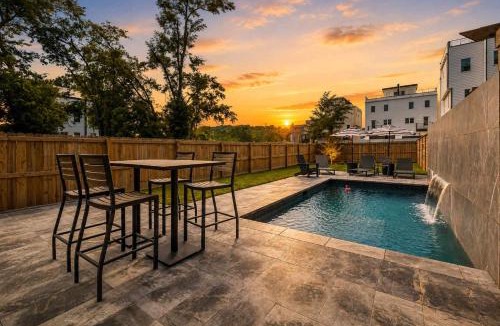 Haynes Area House | Stylish Multi-Level Retreat Rooftop & Pool Table