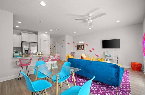 Thomas Drive House | Stylish New Build!★3 Miles→Beach★Pool Access