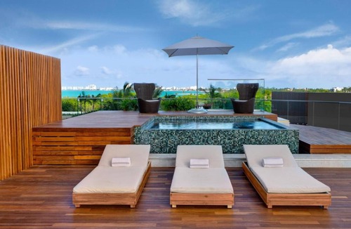 Downtown Cancun Hotel | Stylish Ocean Front Suite w/Balcony | 2 Family Ready Rooms | Outdoor Pool