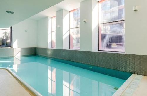 Lordelo do Ouro e Massarelos Apartment | Stylish Open-Plan Flat with Swimming Pool by HostWise