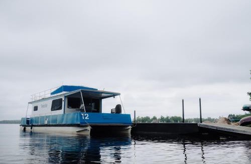 Babbitt Boat Rental | Stylish Party Platform Houseboat - Group of 6 - Sportsman Floating boat - Wi-Fi HB12