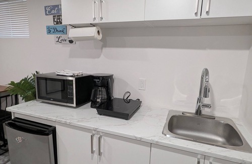 Winnipeg Apartment | Stylish Private Basement Apartment - Minutes to Local Spots