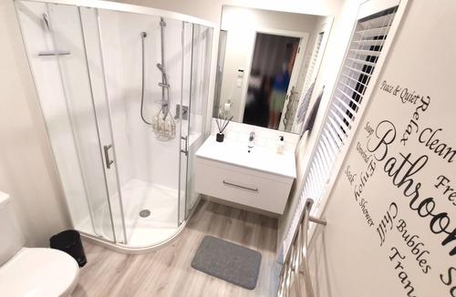 Rolleston House | Stylish Private Guest Suite in Rolleston