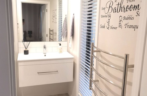 Rolleston House | Stylish Private Guest Suite in Rolleston