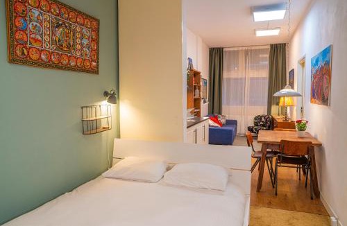 Eastern Docklands House | Stylish Private Studio Close to City