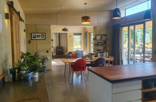 Lake Hawea House | Stylish Rammed Earth Lake Hawea House on Large Section