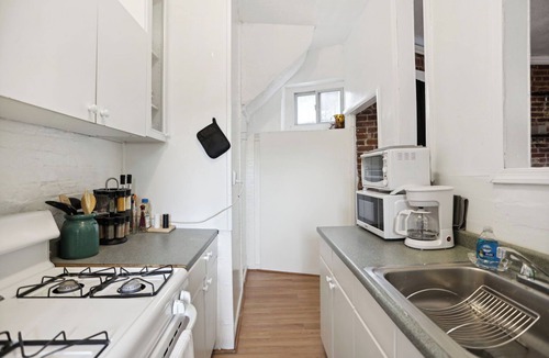 Eckington Apartment | Stylish Redbrick 2BR in Heart of DC
