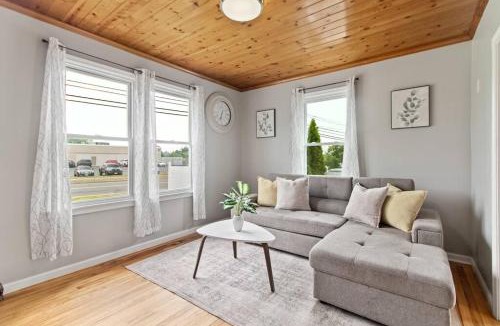 Bristol House | Stylish, Relaxing & Comfy 3 BDR Home