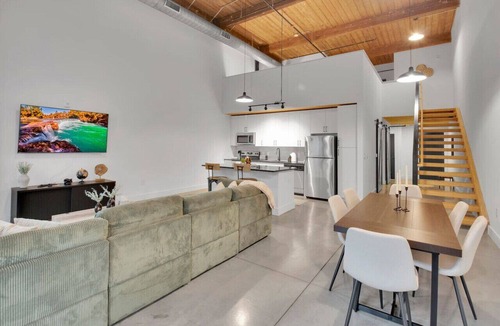 Judson Apartment | Stylish, Roomy 2BD Loft | Pool | 5 mins to DT GVL