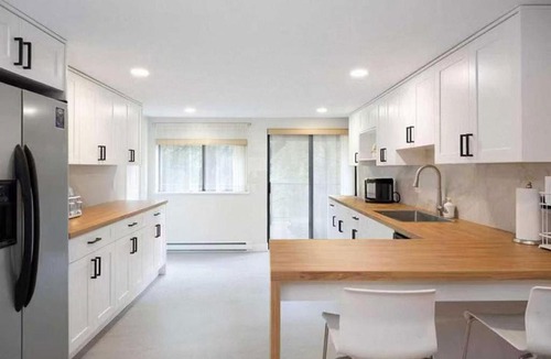 West Vancouver Apartment | Stylish Scenic Oasis: 3-Bedroom Suite, West Van