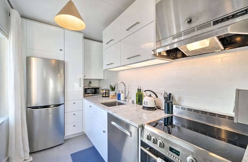 Downtown Seattle Apartment | Stylish Seattle Studio with Rooftop Decks