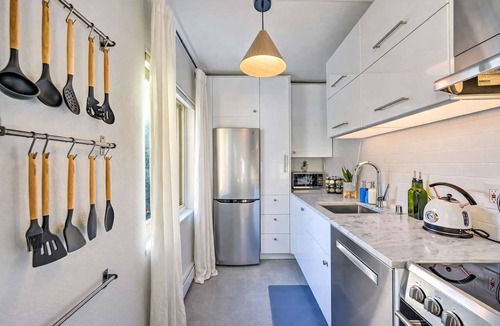 Downtown Seattle Apartment | Stylish Seattle Studio with Rooftop Decks