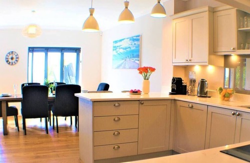 Hythe House | Stylish Seaview House w/Hot Tub