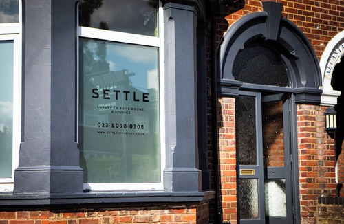 Shirley Hotel | Stylish Self-Check-in En-suite Room close to Southampton City Centre