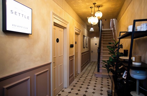 Shirley Hotel | Stylish Self-Check-in En-suite Room close to Southampton City Centre