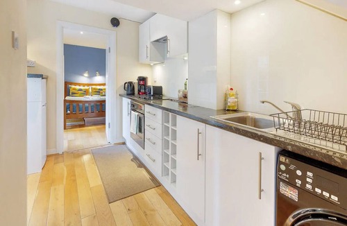 Munster Apartment | Stylish self contained patio Garden Apartment in London’s fashionable SW6