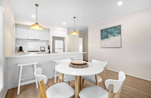 Mount Duneed House | Stylish & Simple 3BR Mount Duneed Home