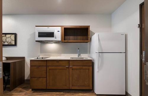 Rockledge Hotel | Stylish Single Room with Kitchen Near TreeTop Trek Park & Outdoor Fun