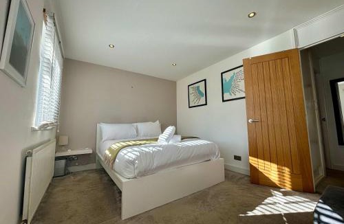 Olton House | Stylish Solihull Home Near NEC JLR & Airport Free Parking & Garden