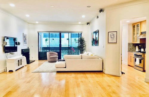 Sawtelle Condo | Stylish & Spacious 2,000 sq ft in Brentwood