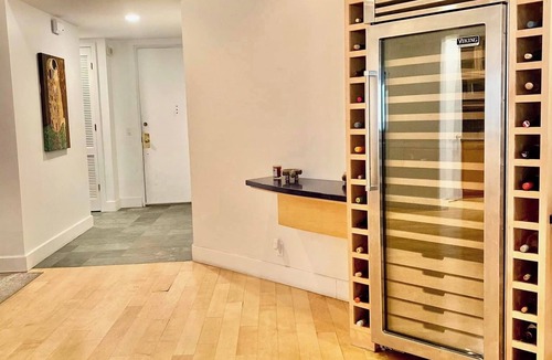 Sawtelle Condo | Stylish & Spacious 2,000 sq ft in Brentwood