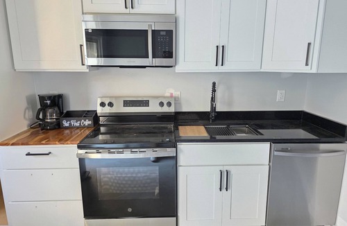 Carrboro House | Stylish & Spacious ★ Pets OK ★ Monthly Townhome