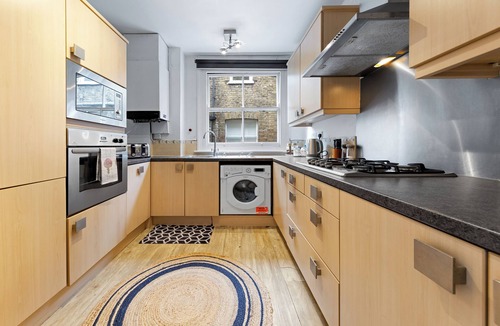 Brondesbury Park Apartment | Stylish Split level 2 bedroom flat in NW London