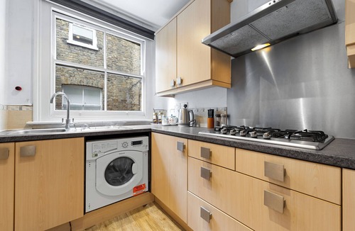 Brondesbury Park Apartment | Stylish Split level 2 bedroom flat in NW London