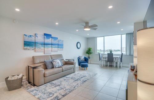 Palma del Mar House | Stylish St Petersburg Condo w/Balcony + Bay Views