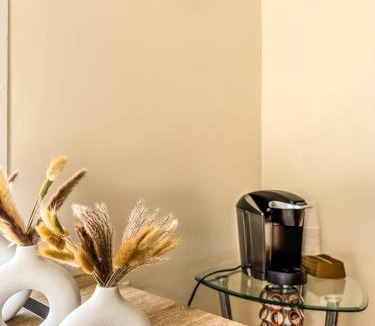 Beverly Apartment | Stylish Stay By Beach And Shops