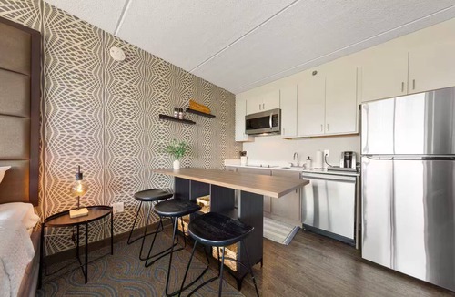South Loop Apartment | Stylish Stay by Mall of America