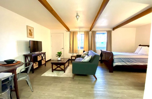 Midtown Anchorage Apartment | Stylish studio apartment