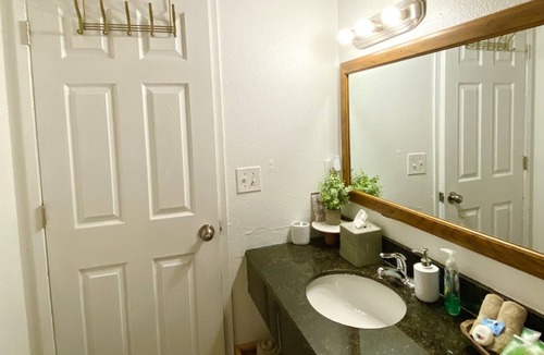 Midtown Anchorage Apartment | Stylish studio apartment