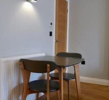 Twickenham Riverside Apartment | Stylish Studio Apartment, ensuite, kitchenette