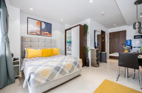 Maribago Apartment | Stylish Studio at Tambuli Residences Ocean View by Dominik Studio Apartment with Pool Access & Balcony in Mactan