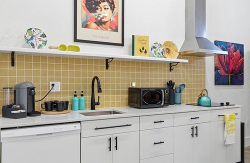 Downtown Jacksonville Apartment | Stylish Studio at the Raven Pool OnSite Parking