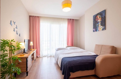 Atasehir Apartment | Stylish Studio Flat with City View in Atasehir