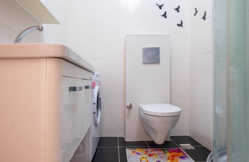 Atasehir Apartment | Stylish Studio Flat with City View in Atasehir