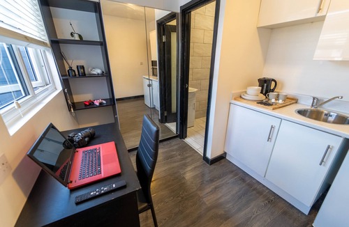 Selly Oak Apartment | Stylish Studio for short term near UOB and City!