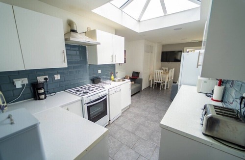 Selly Oak Apartment | Stylish Studio for short term near UOB and City!