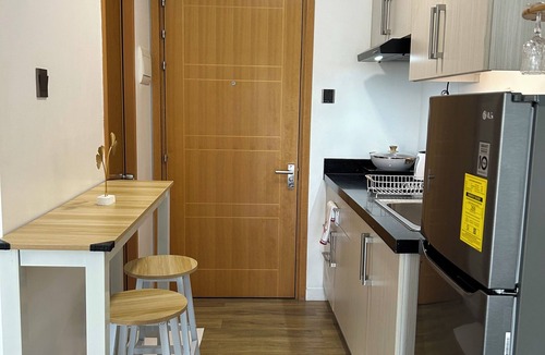 Talisay Condo | Stylish Studio Hideaway, Talisay City, WiFi + AC