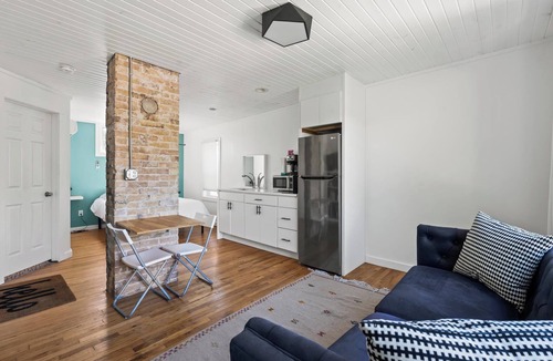 Fifth Ward Apartment | Stylish Studio in Walkers Point