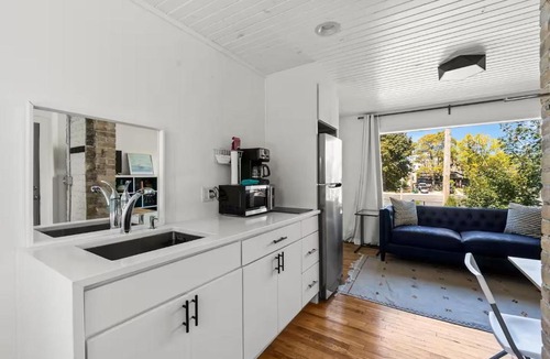 Fifth Ward Apartment | Stylish Studio in Walkers Point