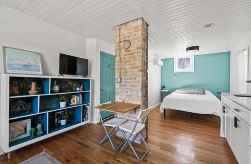 Fifth Ward Apartment | Stylish Studio in Walkers Point