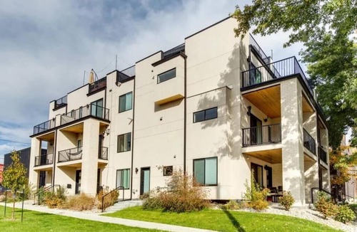 Jefferson Park Apartment | Stylish studio next to Mile High with kitchenette and large screen TV